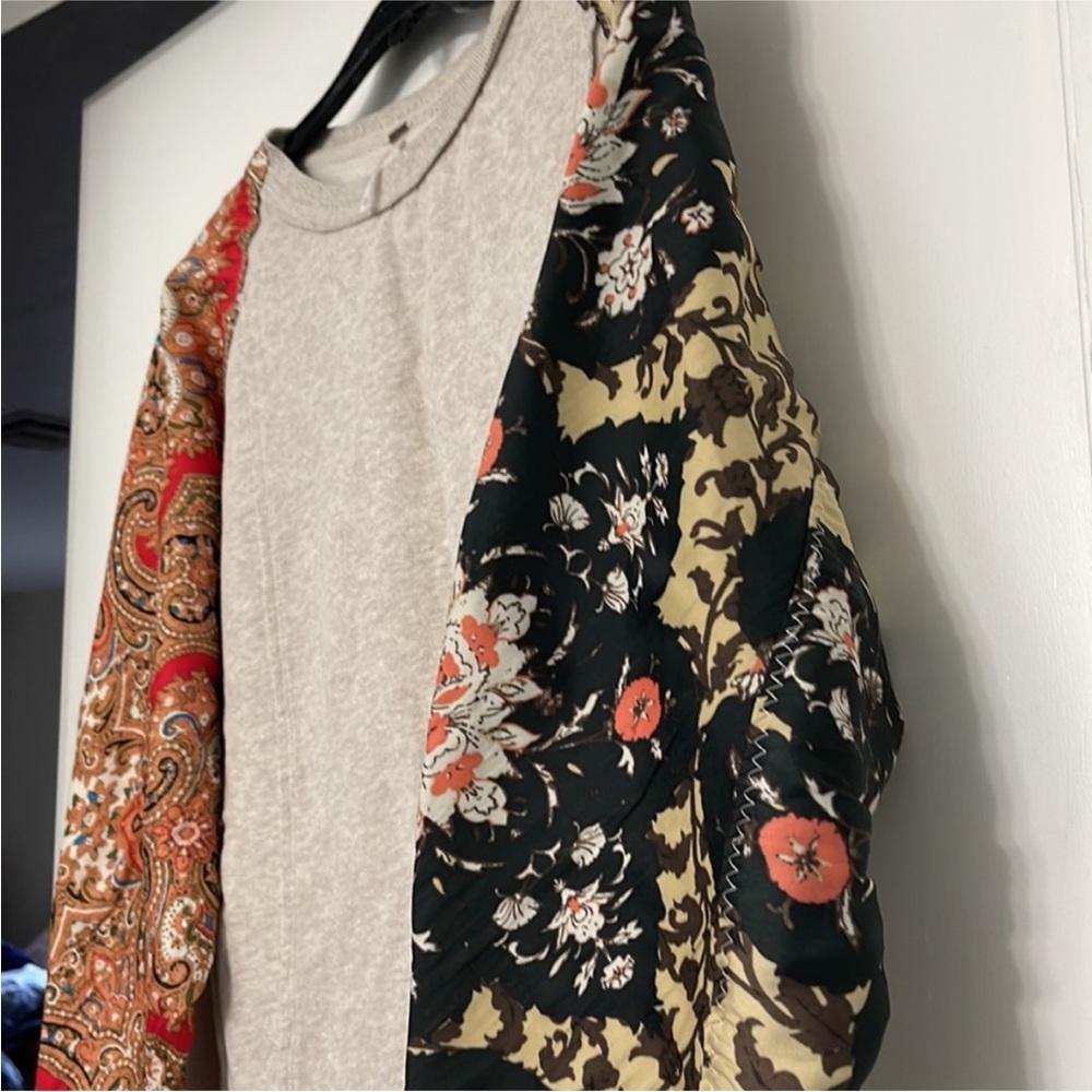 Free People sweatshirt with satin printed sleeves in jersey style.